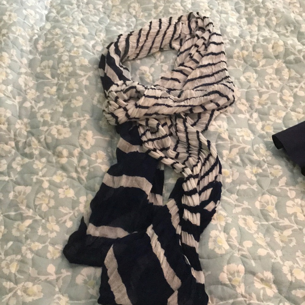 Scarf - Picture 2 of 3